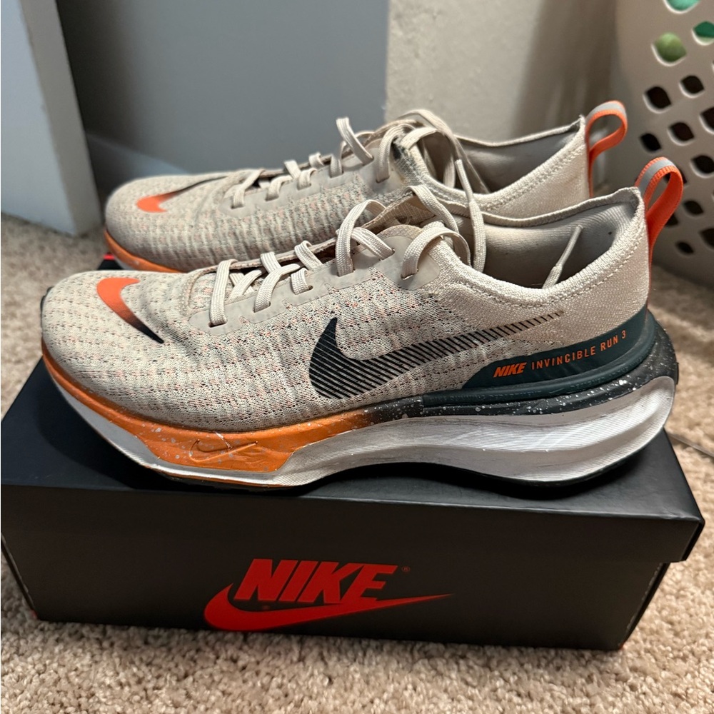 Nike Men's Invincible Run 3 - Cream and Orange